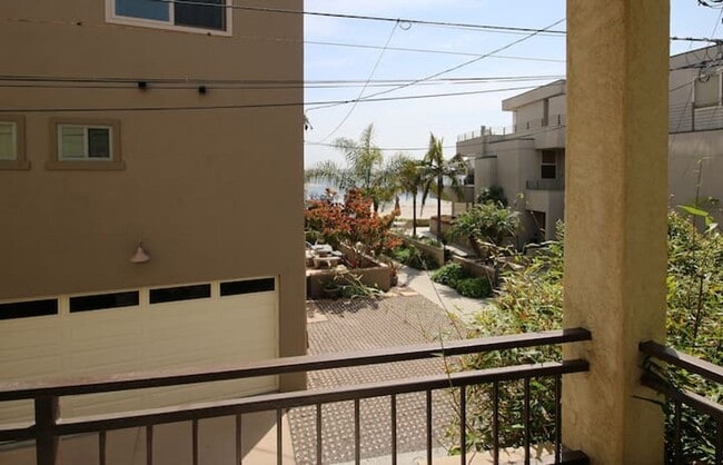 Photo - Ocean views, downtown, bay, luxury big SFH. Gustavo Lopez AMSI