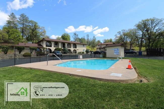 Photo - 300 Boulder Creek Dr, Redding, CA 96003