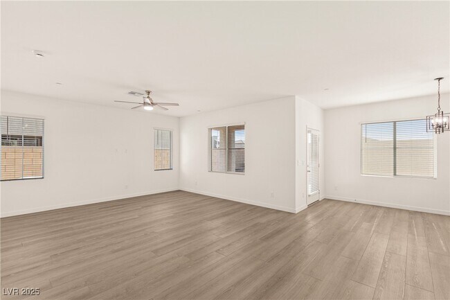 Photo - 478 Daphne Ter St