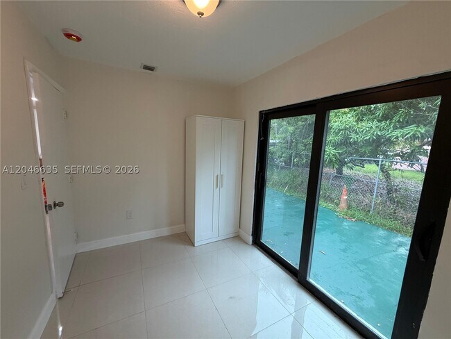 465 NE 139th St Unit 467