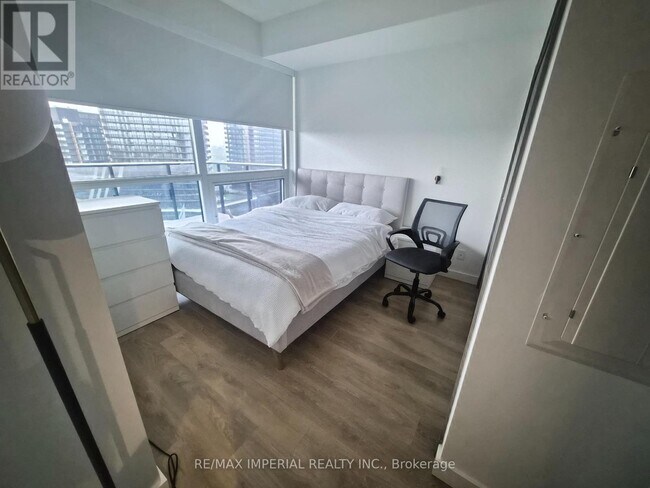 Photo - 27 McMahon Dr Unit 2011