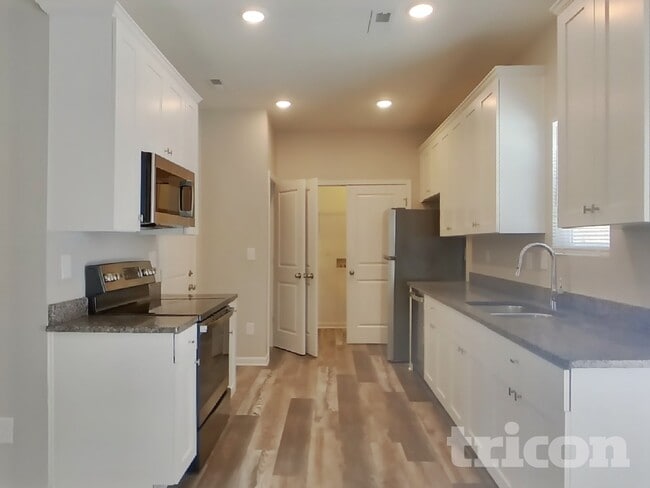 Photo - 518 Sylvia St