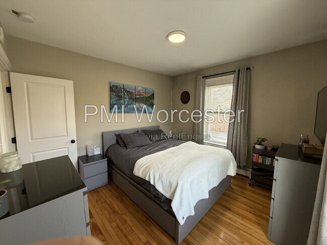 Photo - 29 Loxwood St Unit 1r
