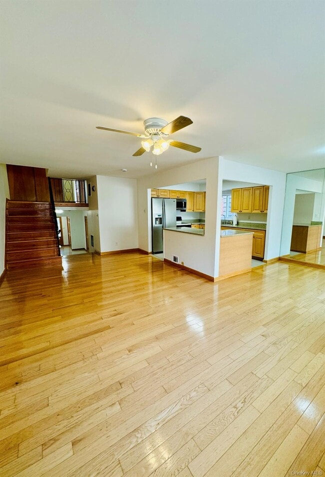 Photo - 225-22 59th Ave