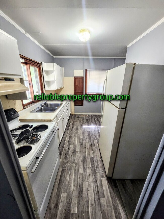 1018 Baxter St