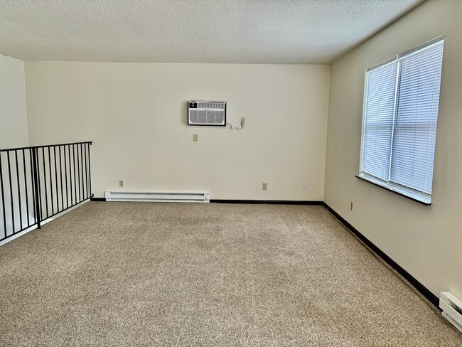 Photo - 338 Oxford Ct