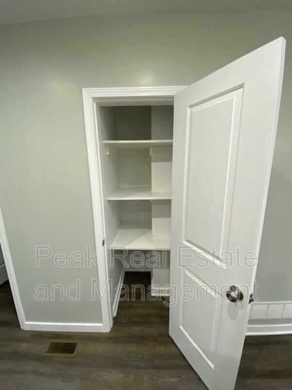 Photo - 1011 Logan St SE