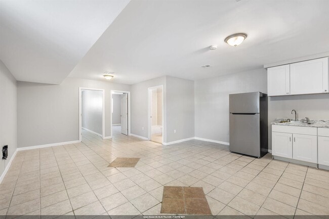 Building Photo - 94 Winfield Ave Unit G Rental