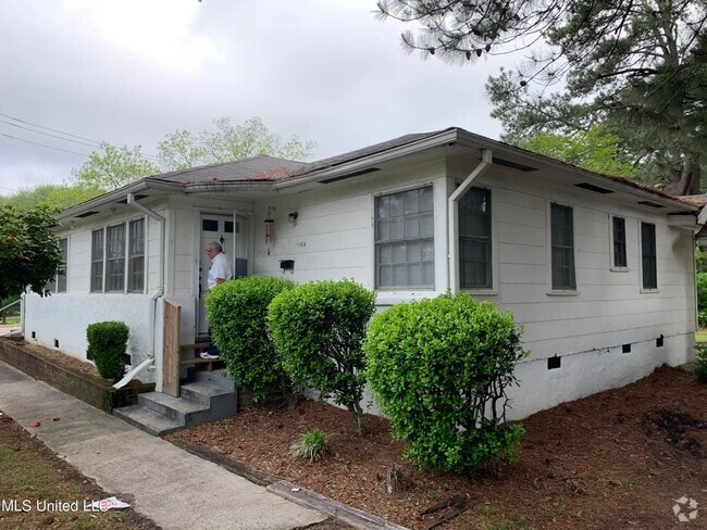 Building Photo - 1164/1166 Raymond Road Duplex Rental
