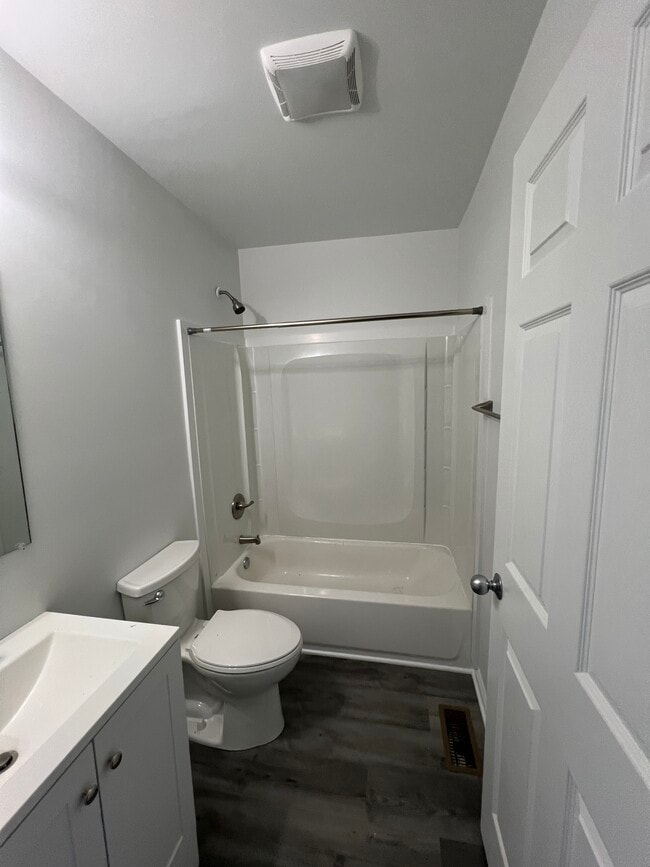 Photo - 10876 York Rd Unit 3