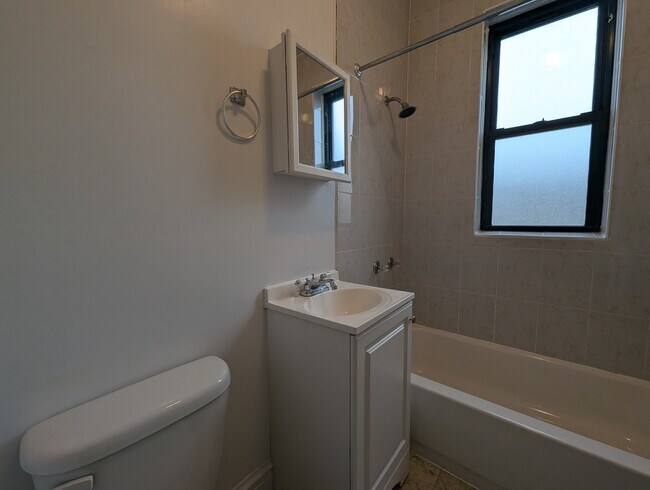 Photo - 2704 N Sawyer Ave Unit 315