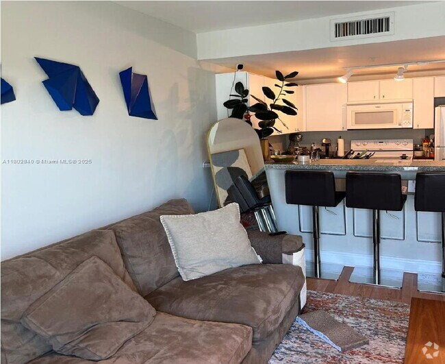 Building Photo - 2740 SW 28th Terrace Unit 604 Rental