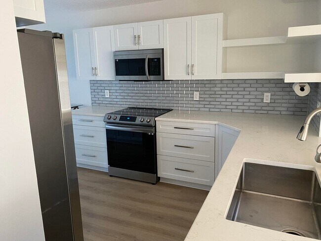 Photo - 540 Canal Pt S