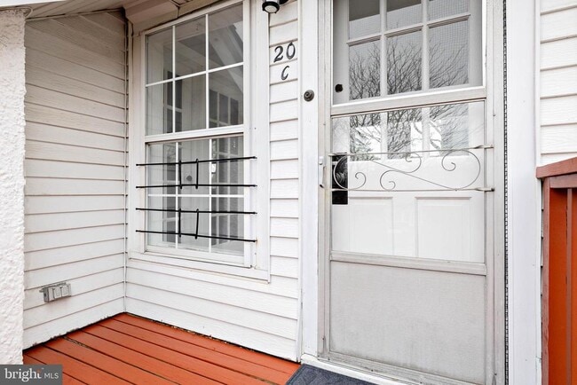 Photo - 20 E Merchant St Unidad C