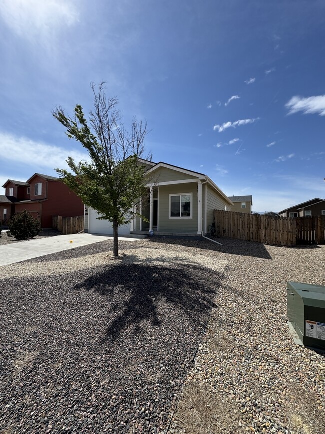 Building Photo - 6672 Kearsarge Dr