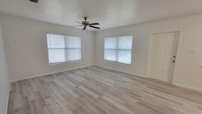 Photo - 220 Ave Des Parques N Unit B