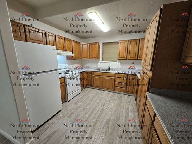 Photo - 4 BEDROOM, 1 BATHROOM APARTMENT, 2 TANDEM PARKING Unit 3