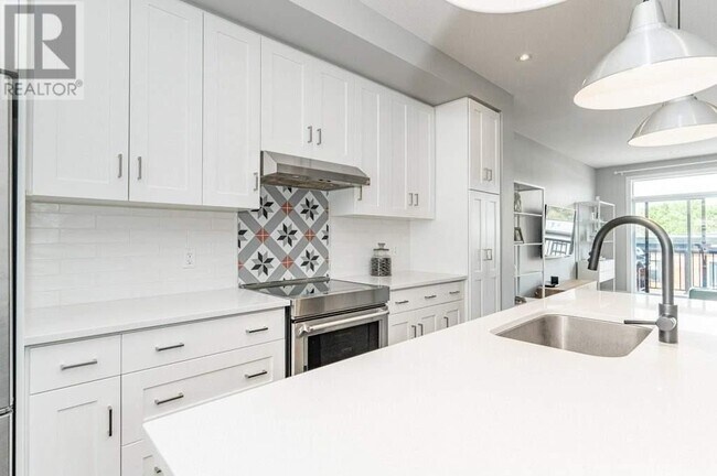 Photo - 1284 Gordon St