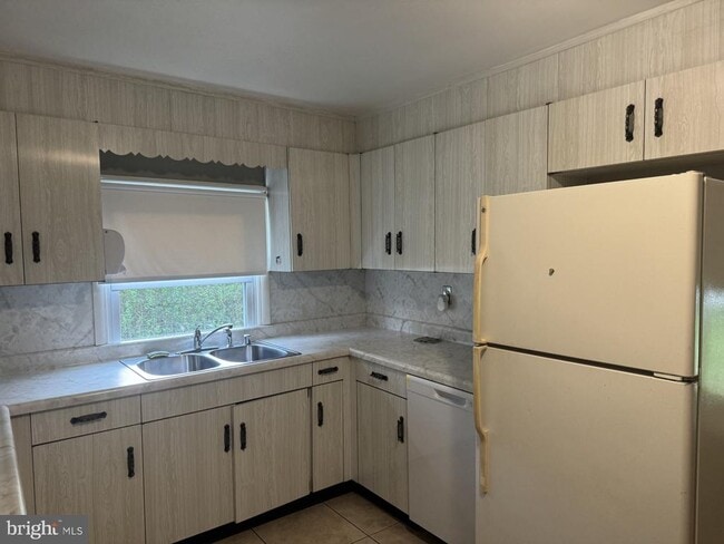 Photo - 508 Warren Rd