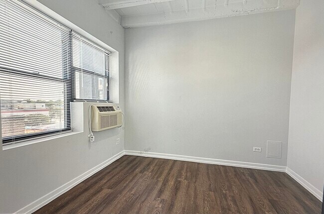 Photo - 5717 N Winthrop Ave