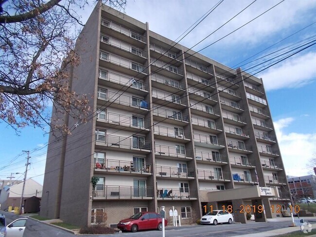Building Photo - 126 W Church St Rental