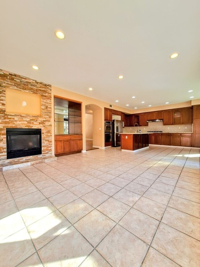 Building Photo - Beautiful & Spacious 5bd House w/In-law Suite on 1st Floor