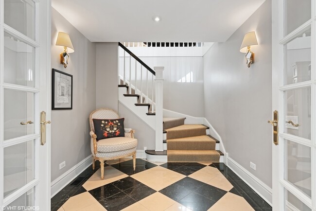 38 E Elm St