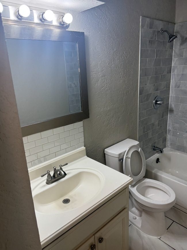 Photo - 309 NW 90th St