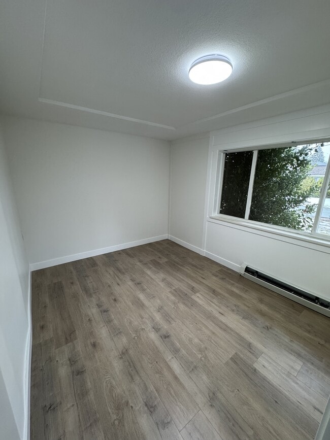 Photo - 2440 Ware St