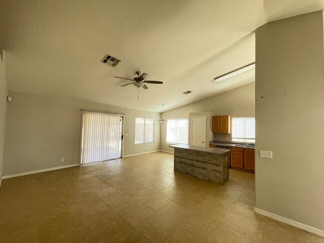 Photo - Location, Location, Location Gilbert 3+Den, 2 Bath, 2CG.