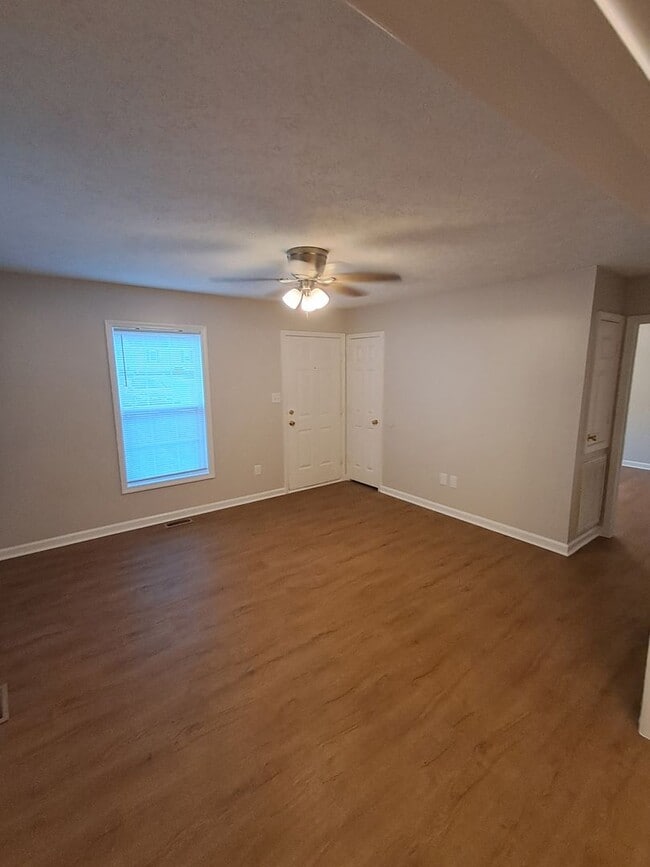 Photo - 2 Bedrooms 1 Bathroom Duplex