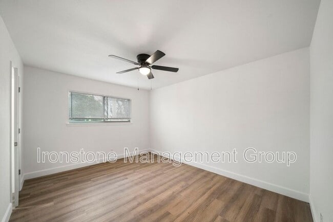 Photo - 4523 E 31st St