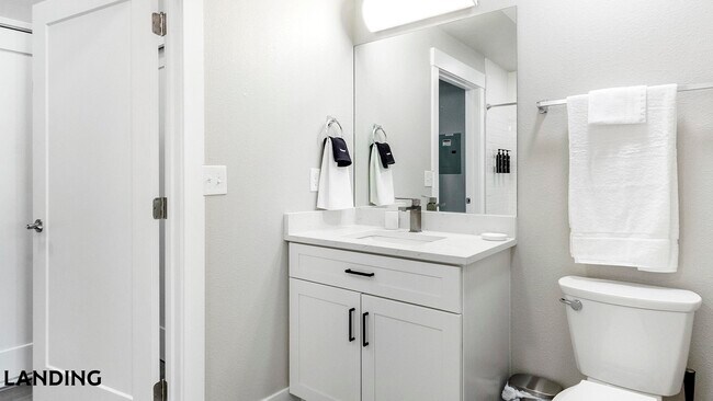 Photo - 2720 S Federal Blvd Unidad 1-17