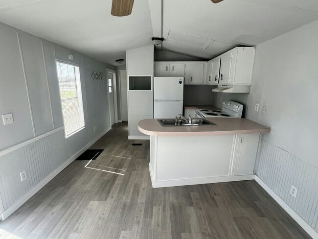 Photo - 1133 Chicago Bulls St