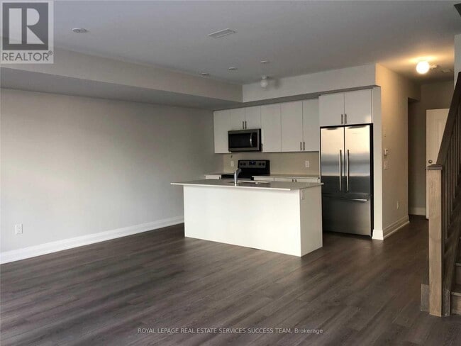 Photo - 1206 Main St E