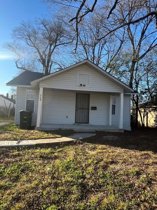 Building Photo - Fully Renovated Home in Midtown – Section 8 Welcome