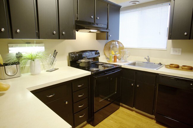 Photo - WOODVIEW PLAZA