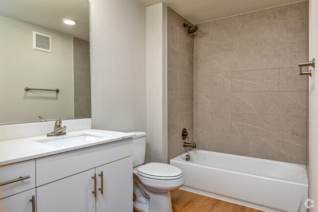 2BR, 2BA - 938SF | B1