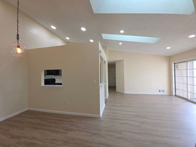 12 Amberly Ct