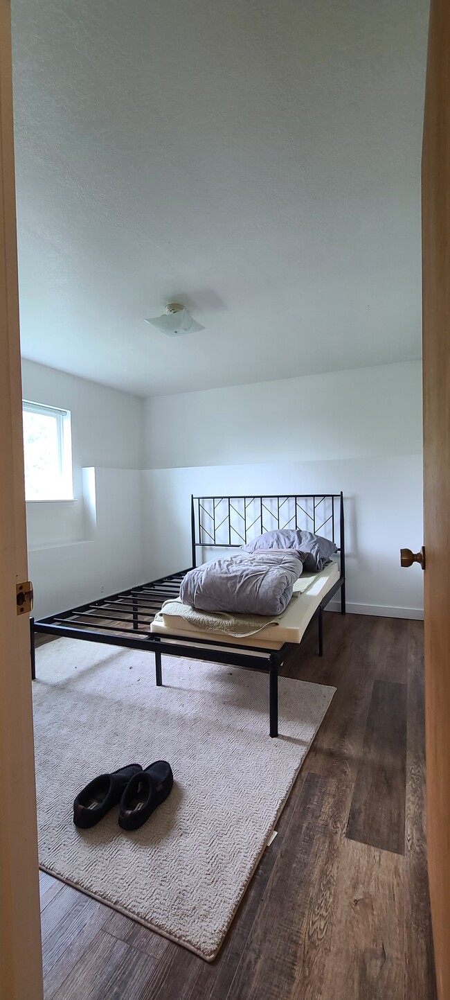 Bedroom 1 - 442 SW Coast Ave Unit 442