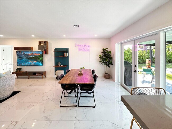 Photo - 1424 NE 118th St