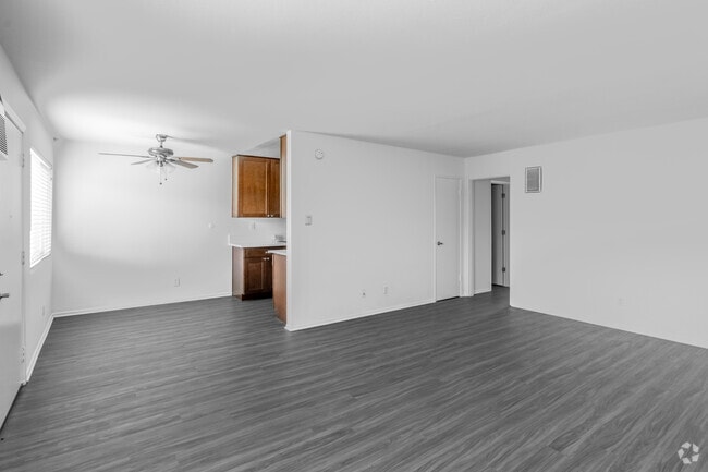 2 habitaciones, 1.5 baños - 940 pies cuadrados - Sala de estar, comedor - The Bungalows