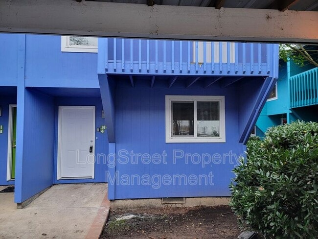 Building Photo - 3141 N Shore Dr SE Unit 3