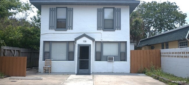Building Photo - Near the River---1 BR apartment