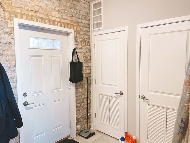 Photo - 6125 N Clark St Condo Unit 105