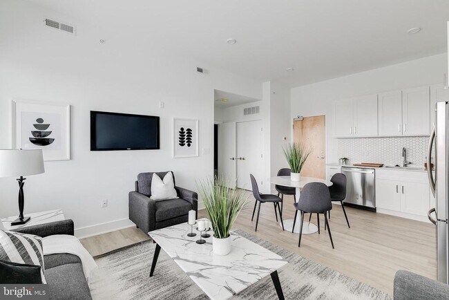 Photo - 2201 Washington Ave Unit 217