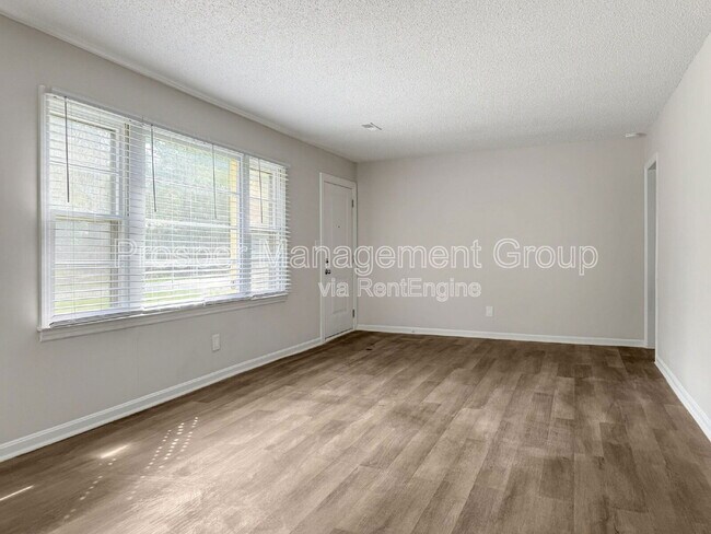 Photo - 17 Stratton Dr House