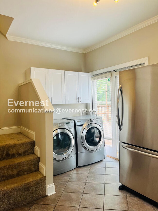 Photo - 2913 Davis Ave