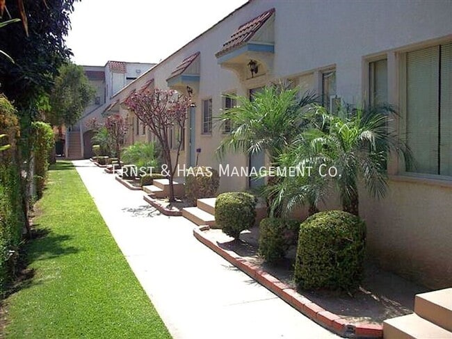 Building Photo - 1306 E Hellman St Unit #03