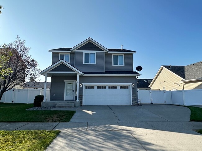Building Photo - Fieldstone Home